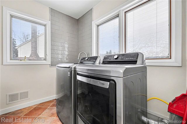 54990 Sherwood Lane, Shelby Charter Township, MI 48315