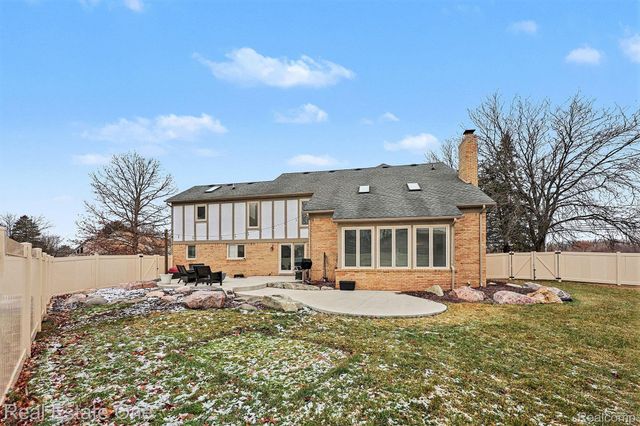 54990 Sherwood Lane, Shelby Charter Township, MI 48315