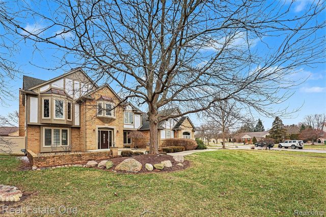 54990 Sherwood Lane, Shelby Charter Township, MI 48315