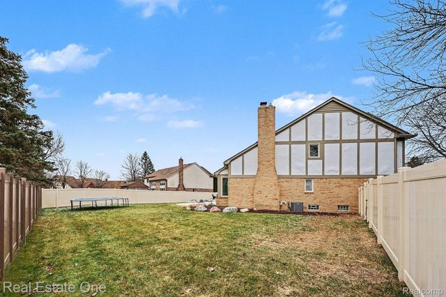 54990 Sherwood Lane, Shelby Charter Township, MI 48315