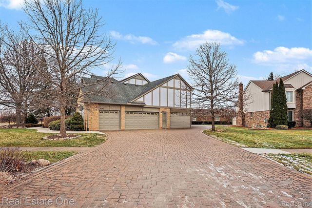 54990 Sherwood Lane, Shelby Charter Township, MI 48315