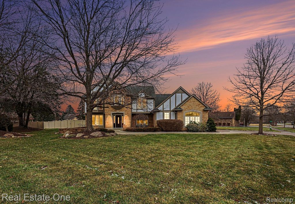 54990 Sherwood Lane, Shelby Charter Township, MI 48315