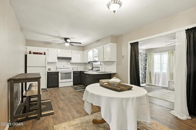 232 Hickory Place, Carl Junction, MO 64834