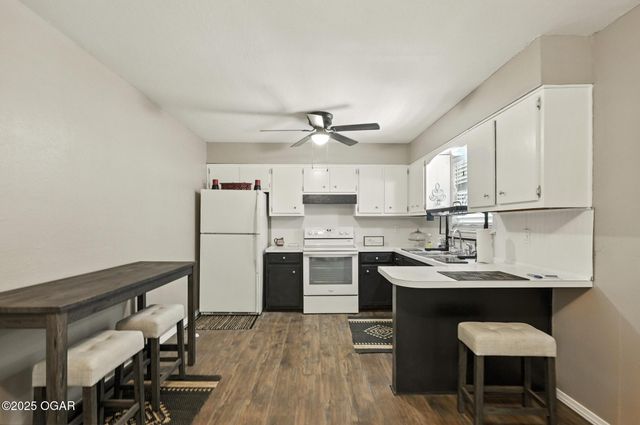 232 Hickory Place, Carl Junction, MO 64834