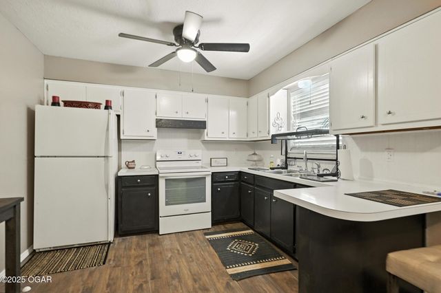 232 Hickory Place, Carl Junction, MO 64834