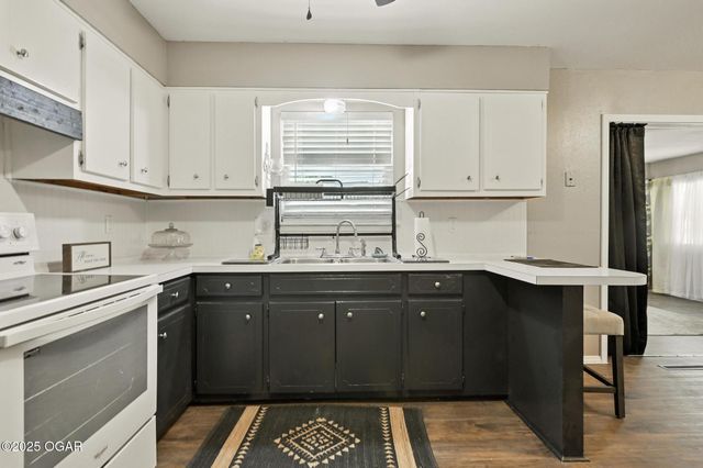 232 Hickory Place, Carl Junction, MO 64834