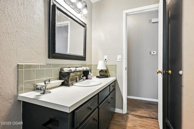 232 Hickory Place, Carl Junction, MO 64834