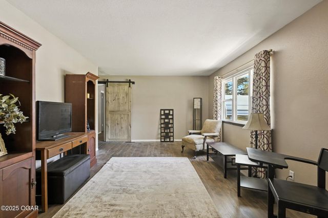 232 Hickory Place, Carl Junction, MO 64834