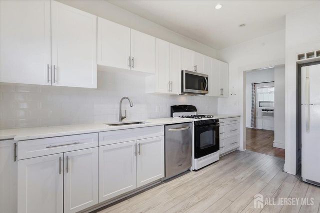 4 main Street, East Brunswick, NJ 08816