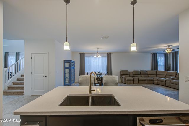 18011 W RAYMOND Street, Goodyear, AZ 85338