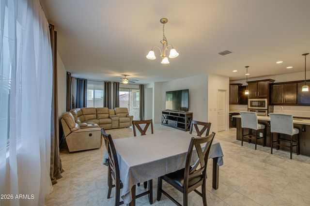 18011 W RAYMOND Street, Goodyear, AZ 85338