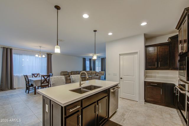 18011 W RAYMOND Street, Goodyear, AZ 85338