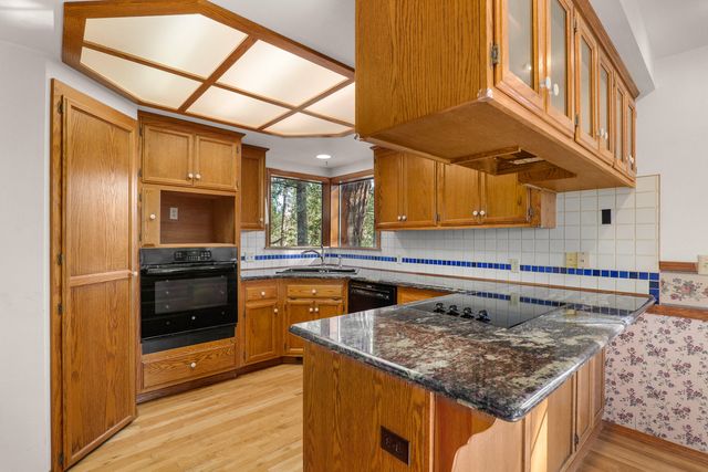 701 Shadow Hills Drive, Grants Pass, OR 97526