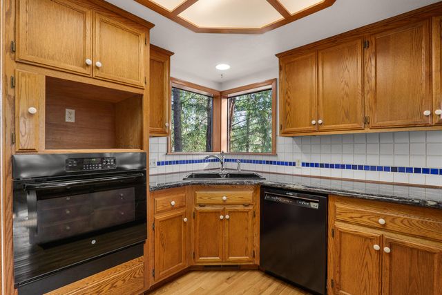 701 Shadow Hills Drive, Grants Pass, OR 97526