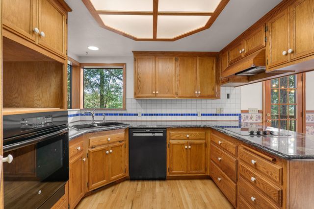 701 Shadow Hills Drive, Grants Pass, OR 97526