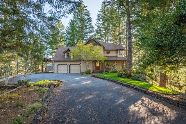 701 Shadow Hills Drive, Grants Pass, OR 97526