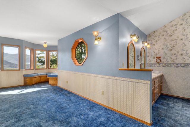 701 Shadow Hills Drive, Grants Pass, OR 97526
