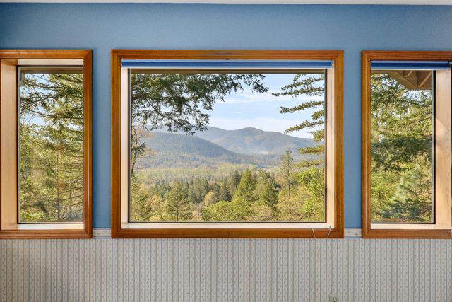 701 Shadow Hills Drive, Grants Pass, OR 97526