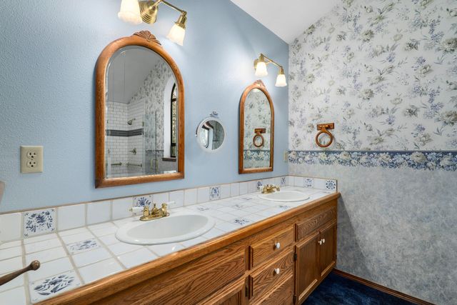 701 Shadow Hills Drive, Grants Pass, OR 97526