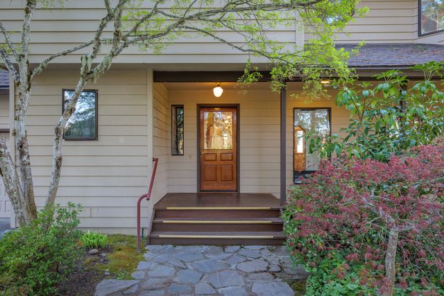 701 Shadow Hills Drive, Grants Pass, OR 97526