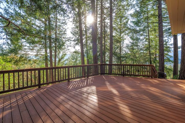 701 Shadow Hills Drive, Grants Pass, OR 97526