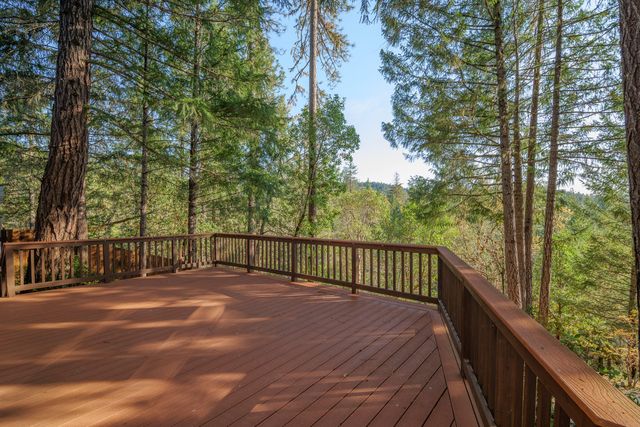701 Shadow Hills Drive, Grants Pass, OR 97526