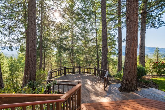 701 Shadow Hills Drive, Grants Pass, OR 97526