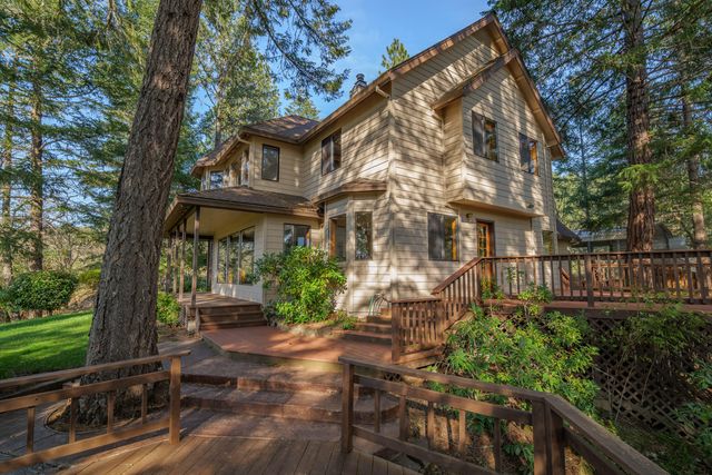 701 Shadow Hills Drive, Grants Pass, OR 97526