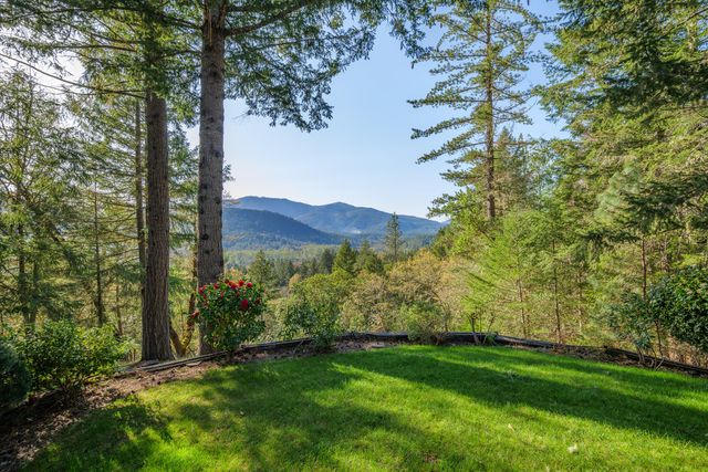 701 Shadow Hills Drive, Grants Pass, OR 97526