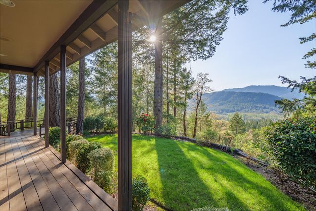 701 Shadow Hills Drive, Grants Pass, OR 97526
