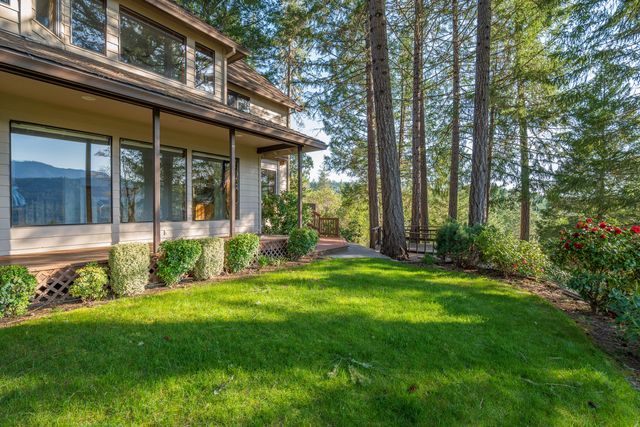 701 Shadow Hills Drive, Grants Pass, OR 97526