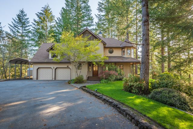 701 Shadow Hills Drive, Grants Pass, OR 97526