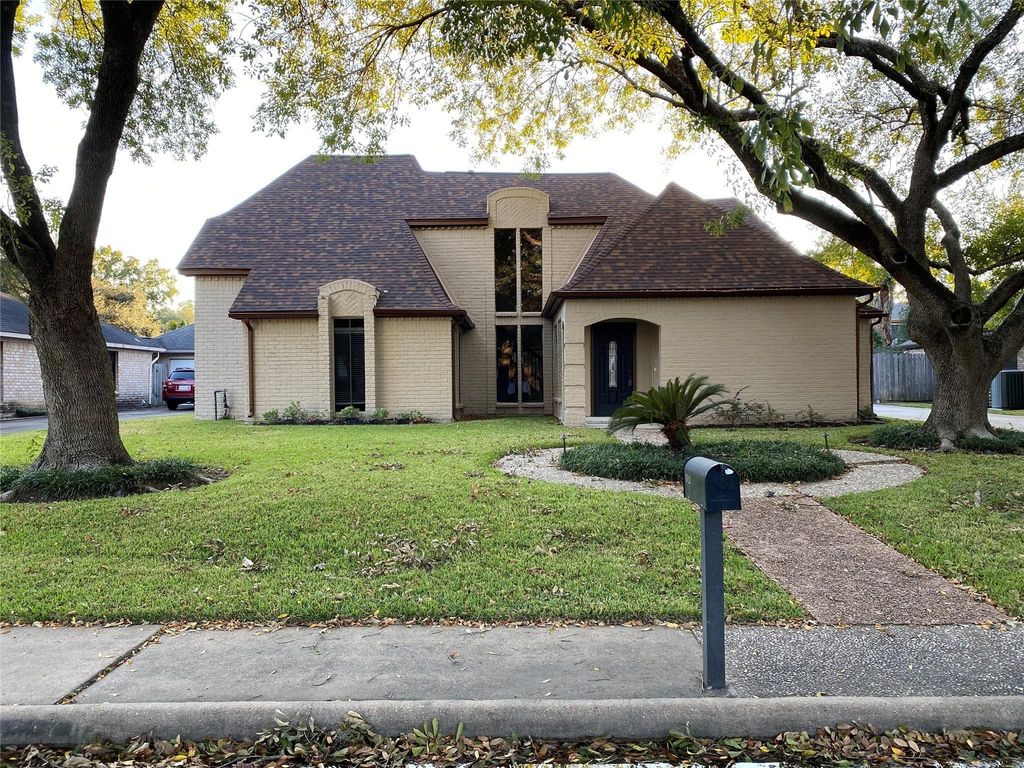 1622 Fall Valley Drive, Houston, TX 77077