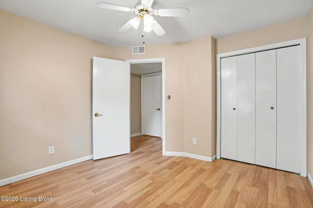 217 Mackie Ln, Louisville, KY 40214