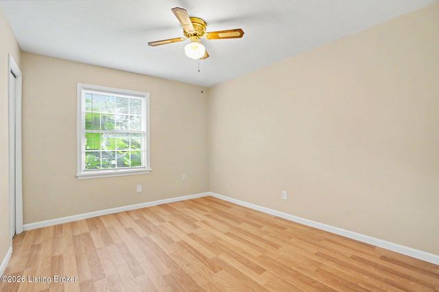 217 Mackie Ln, Louisville, KY 40214