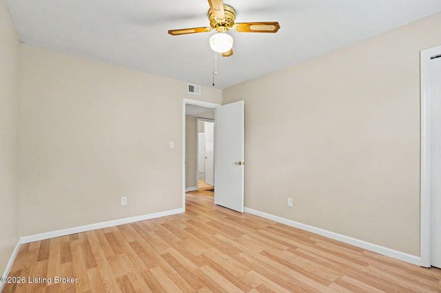 217 Mackie Ln, Louisville, KY 40214