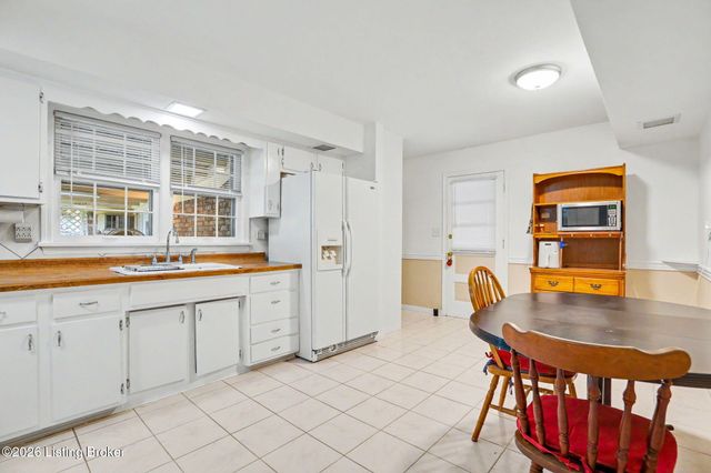 217 Mackie Ln, Louisville, KY 40214