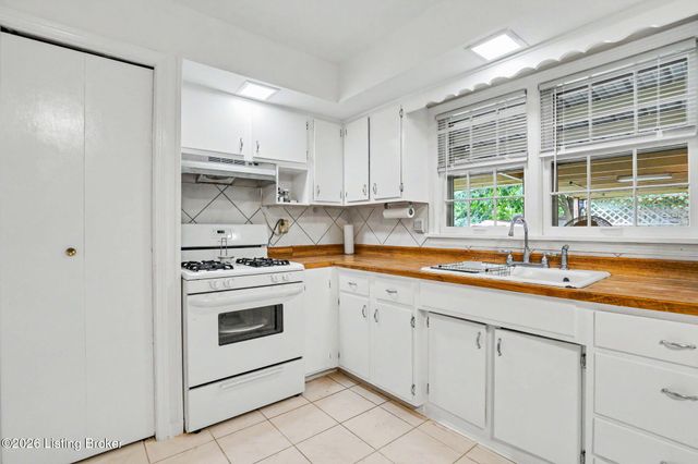 217 Mackie Ln, Louisville, KY 40214