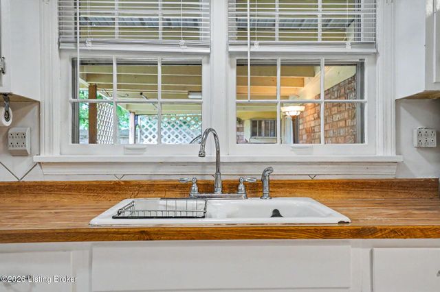 217 Mackie Ln, Louisville, KY 40214