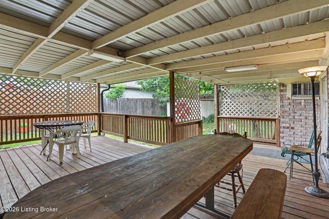 217 Mackie Ln, Louisville, KY 40214