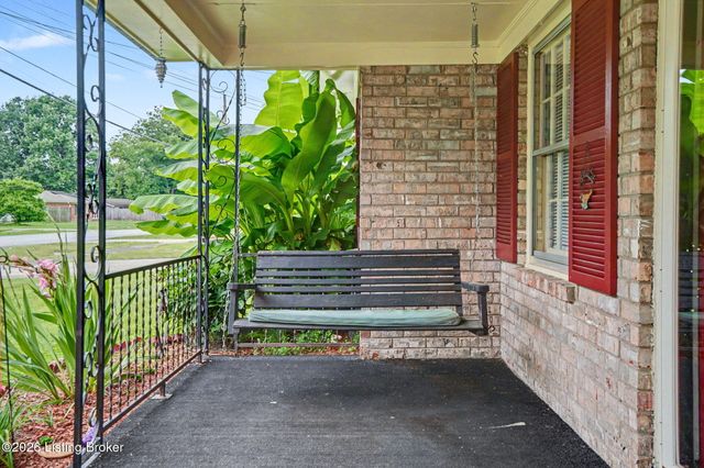 217 Mackie Ln, Louisville, KY 40214