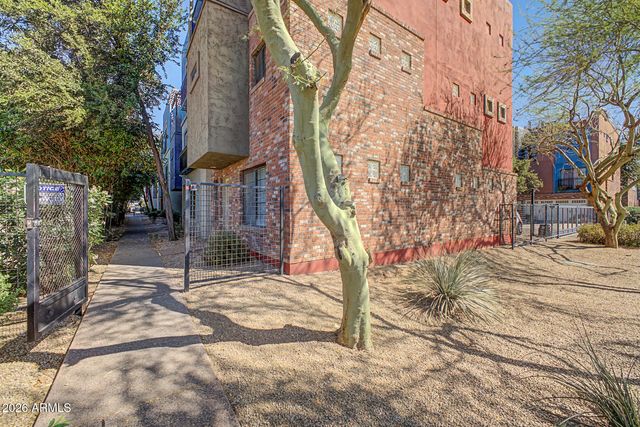 3422 E AVALON Drive, Phoenix, AZ 85018