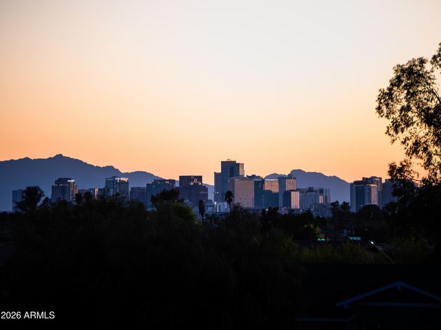 3422 E AVALON Drive, Phoenix, AZ 85018