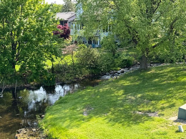 1300 Winding Ridge Lane D8, Valparaiso, IN 46383