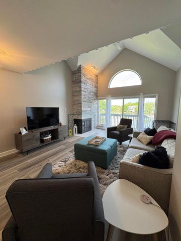 1300 Winding Ridge Lane D8, Valparaiso, IN 46383