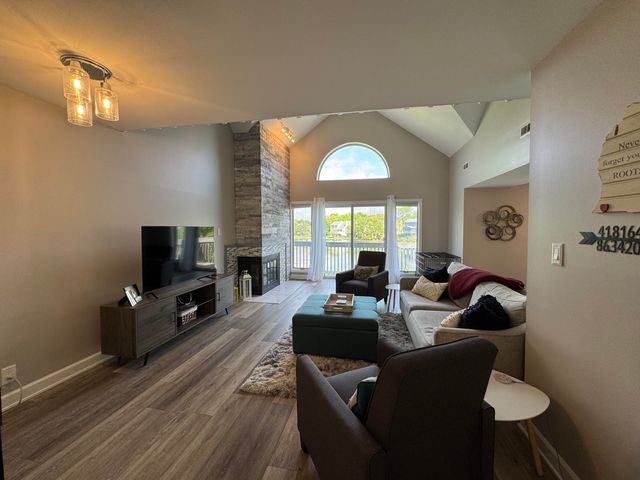 1300 Winding Ridge Lane D8, Valparaiso, IN 46383