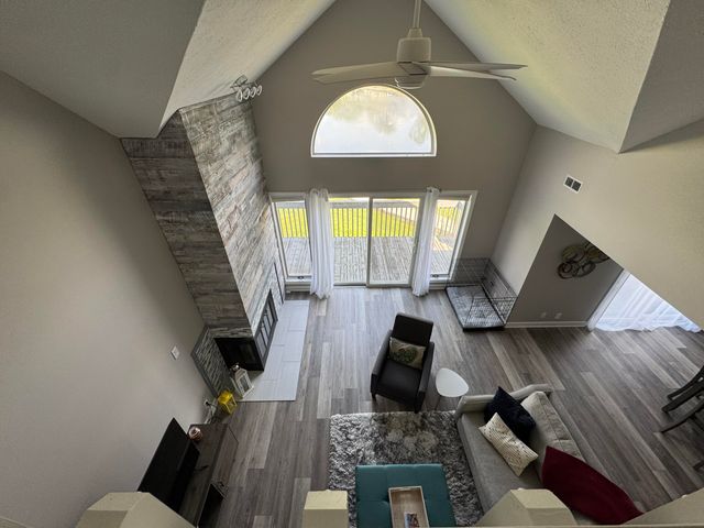 1300 Winding Ridge Lane D8, Valparaiso, IN 46383