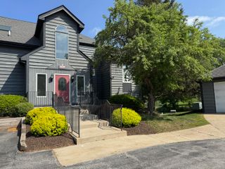 1300 Winding Ridge Lane D8, Valparaiso, IN 46383