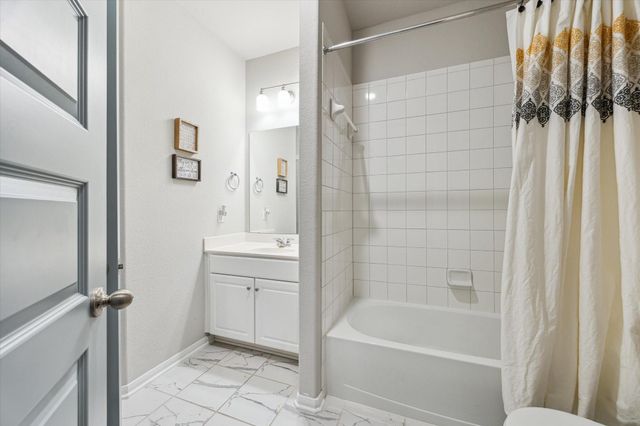 13309 Emerald Mallard Drive, Texas City, TX 77568