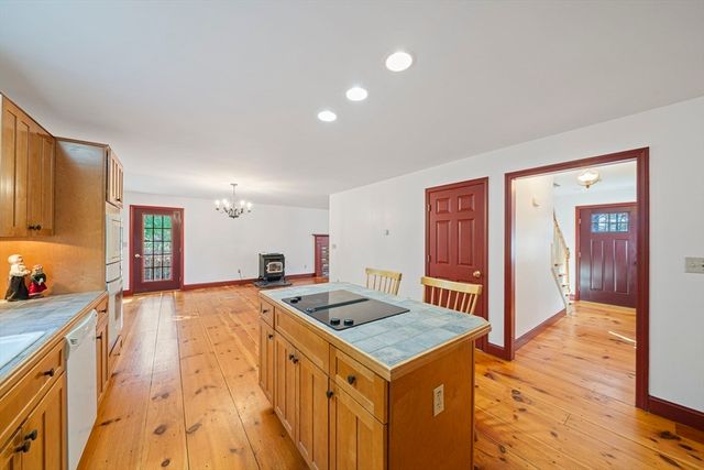 107 Henry St, Uxbridge, MA 01569